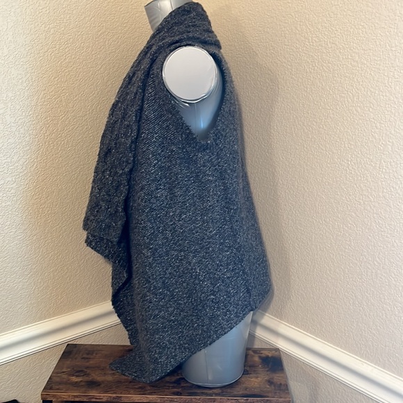 GREY WOVEN VEST SIZE MEDIUM - Picture 2 of 3